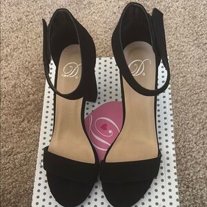 Delicious Black Textured Heels with Ankle Strap